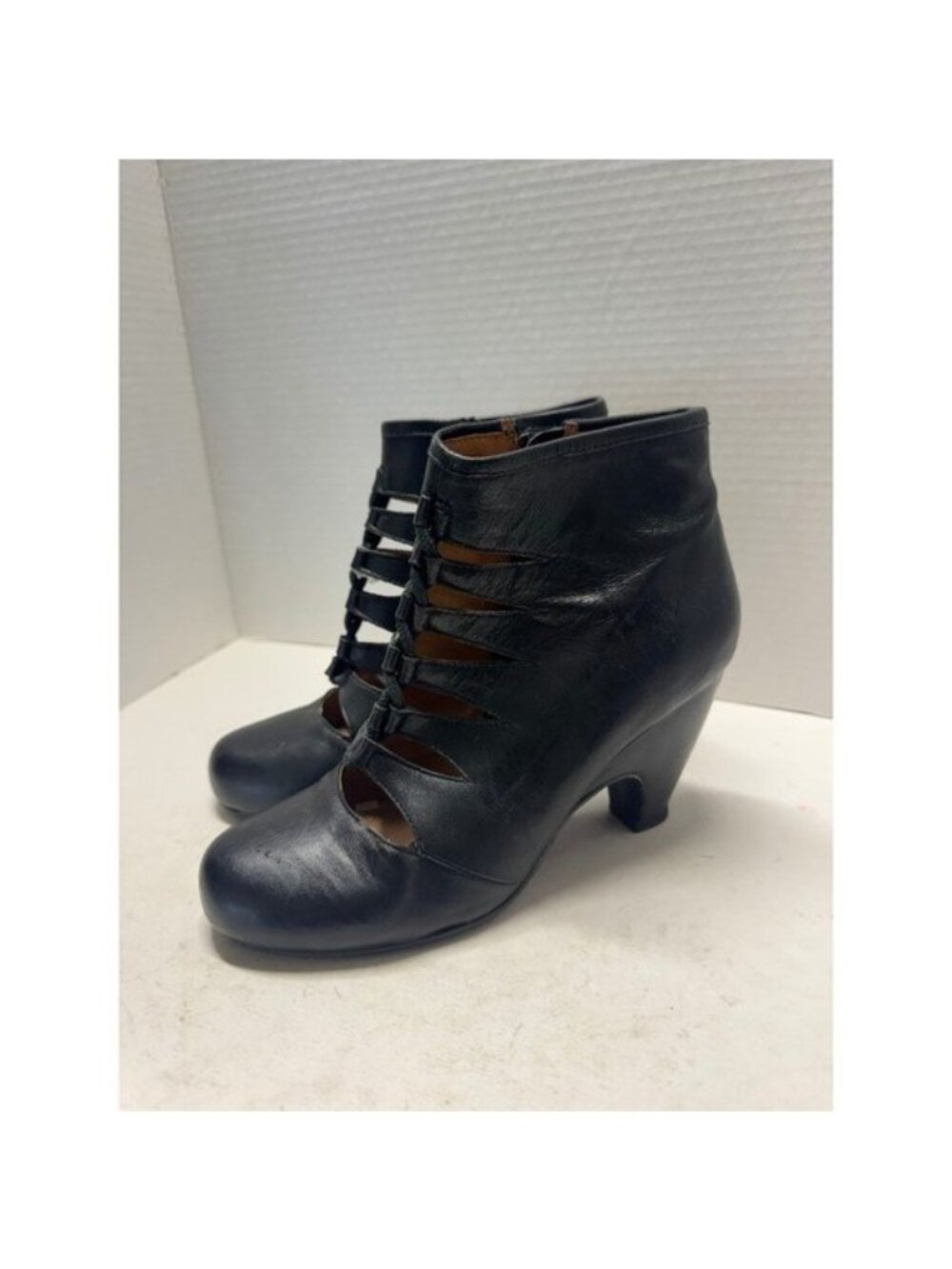 Miz Mooz Throne Black Leather Cutout Lace Up Ankle Boots GZ0076 Women 7 M